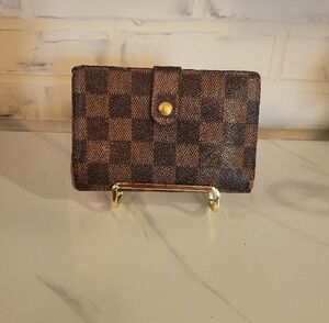 Louis Vuitton Kiss Lock Damier Wallet